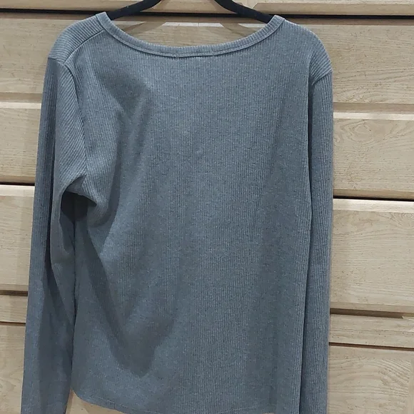 Candy Closet Brand New Grey Long Sleeve Shirt - Picture 3 of 3